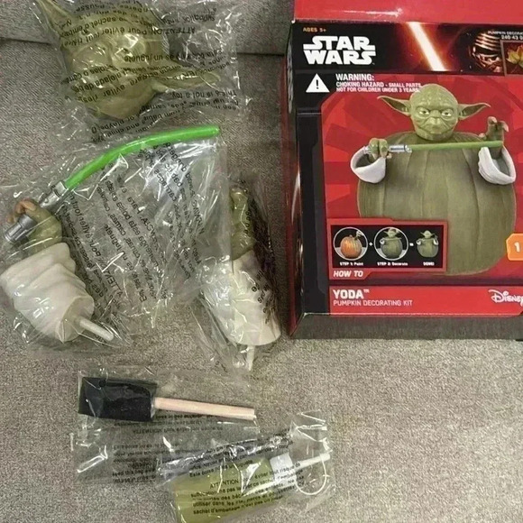 Yoda pumpkin decorating kit, new in box - Picture 3 of 3